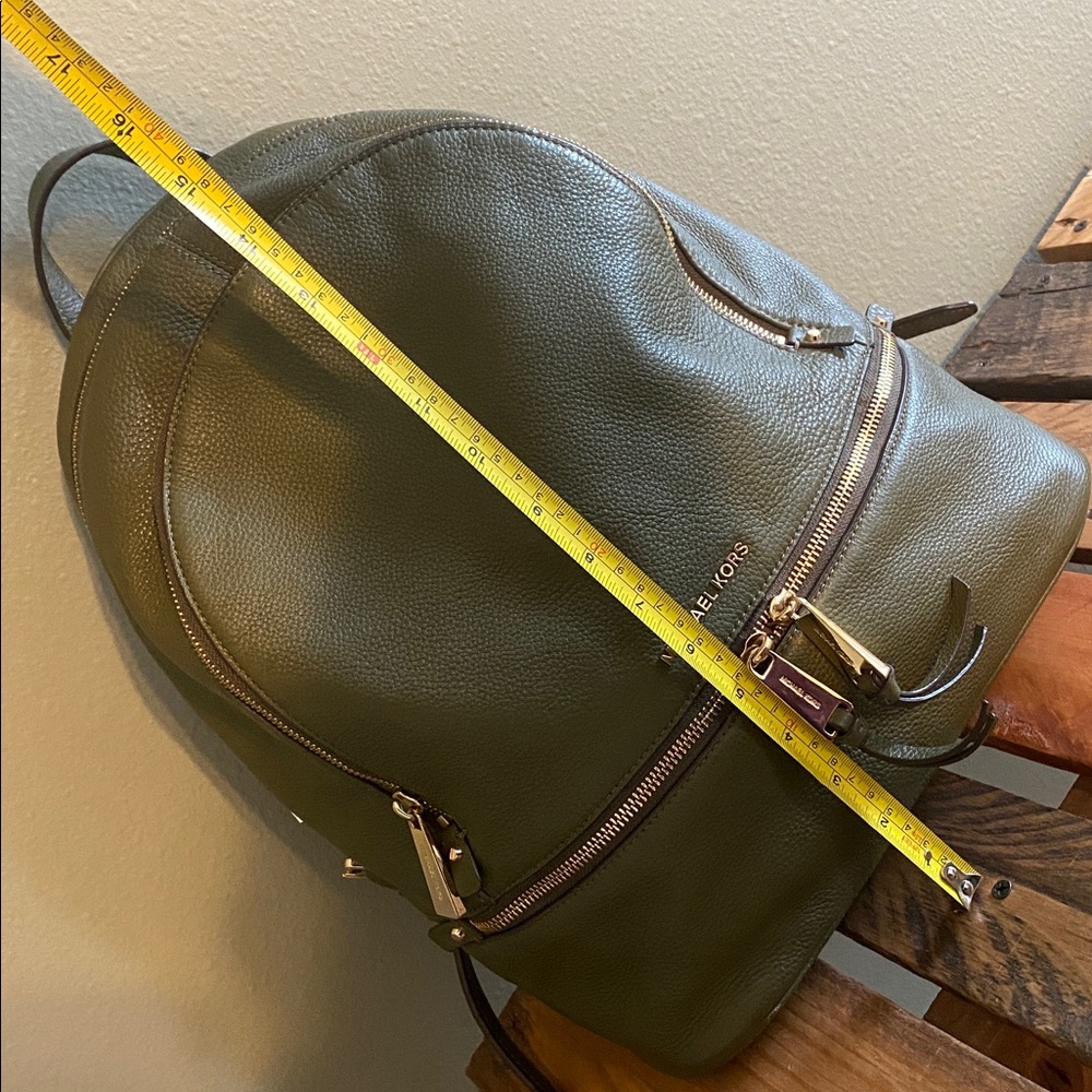 Michael Kors Large Rhea Backpack - Picture 4 of 7